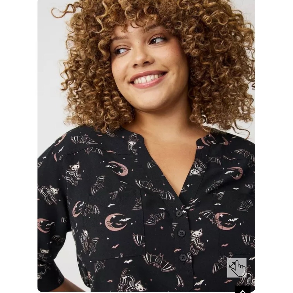 Torrid Harper Challis Top Womens 2 Black NWT Spooky Cats Bats Skeleton Blouse - Picture 3 of 11